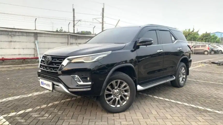 Toyota Fortuner 2.8 4x2 VRZ Solar-AT 2023 Hitam