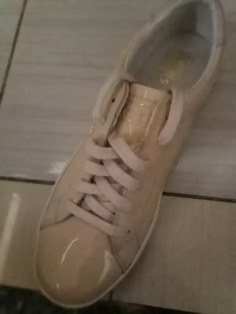 Sepatu wanita trendy merk brand keds