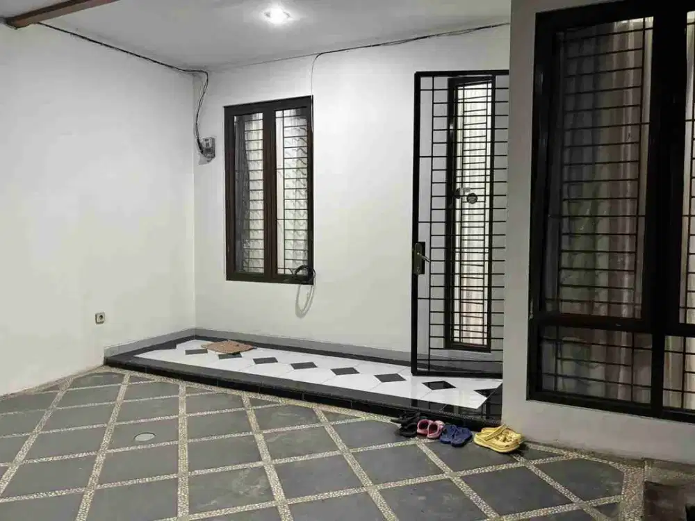 Disewa Rumah 2 Lantai Siap Huni di Serpong Regensi Melati Mas.