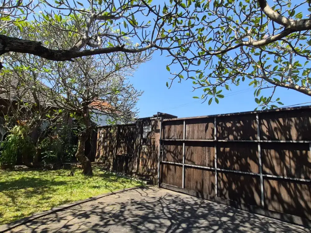 Freehold  - Balinese home with expansive 1,000 m² land in batu bulan with rice fields view, Bali