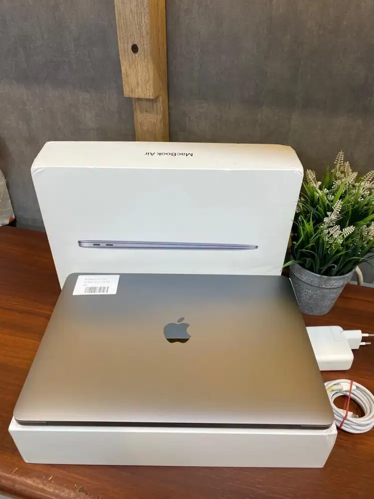MacBook Air 2020 M1 8/256GB Gray iBox