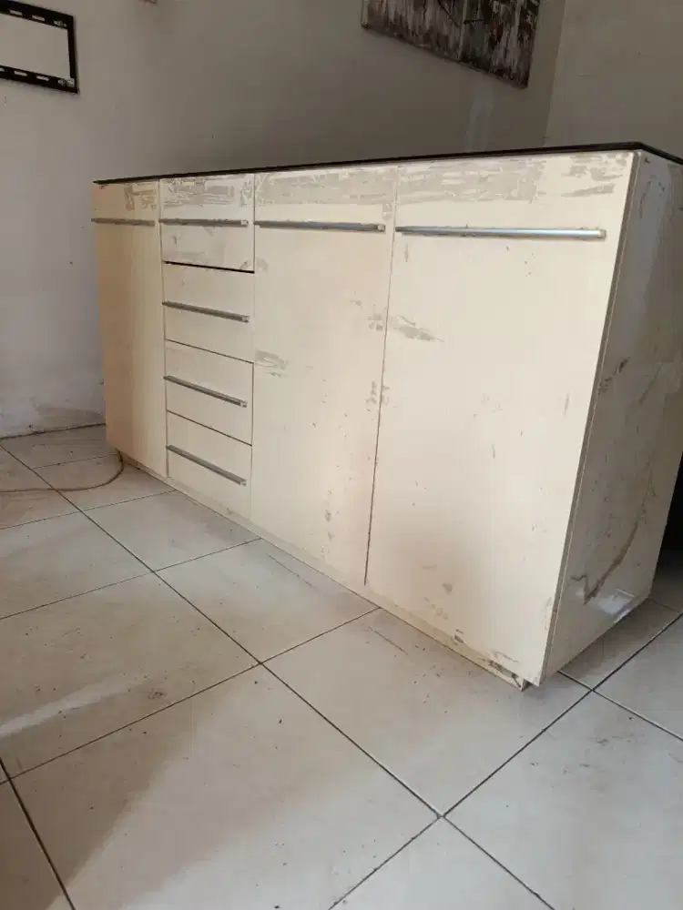 Dijual lemari set dan kursi