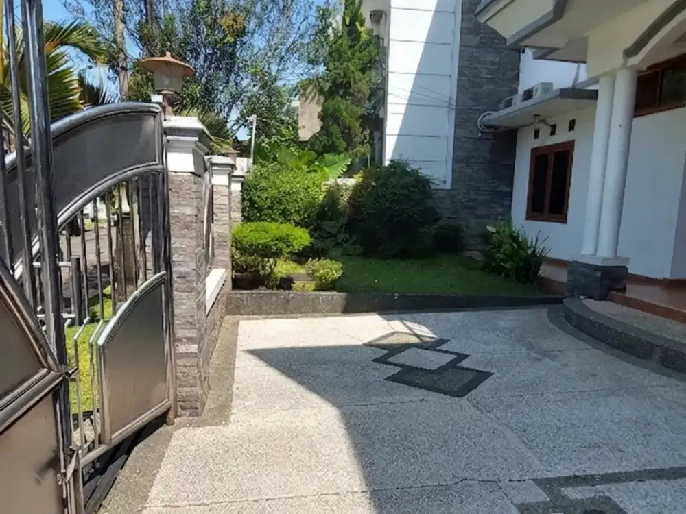 Dijual Rumah Mewah di Mekarwangi cocok untuk investasi dan nyaman