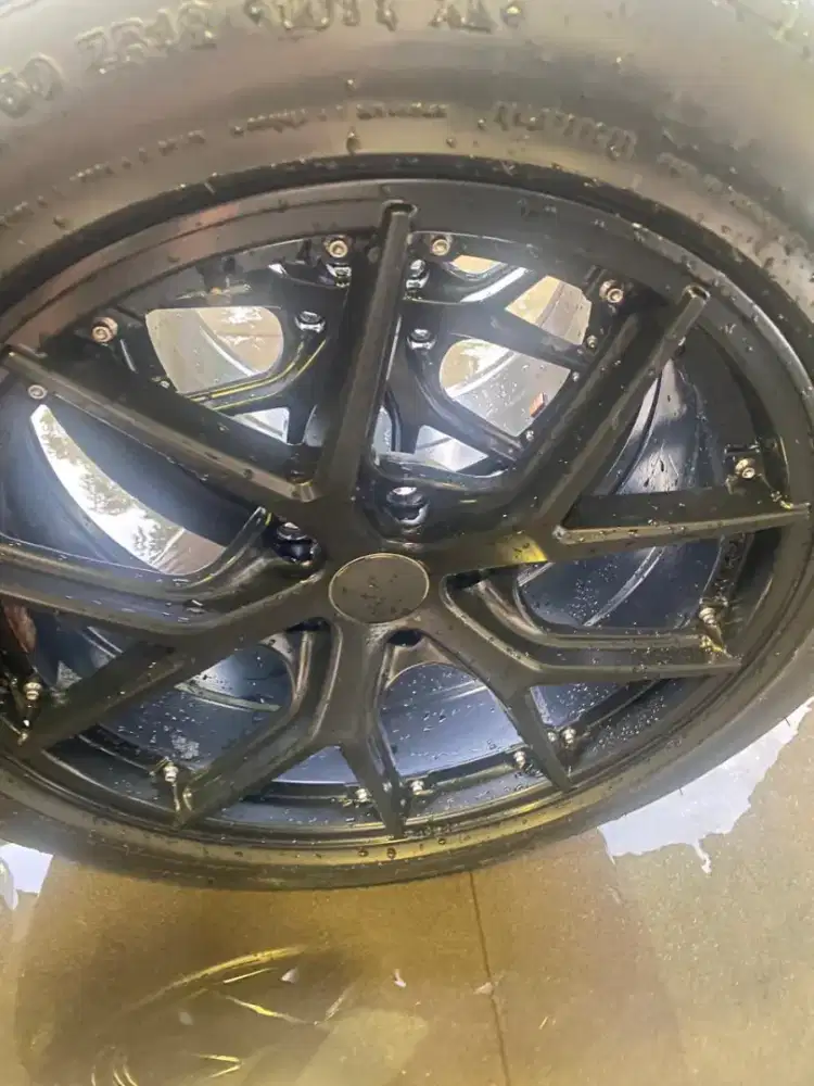 Dijual Velg 235/50 R18