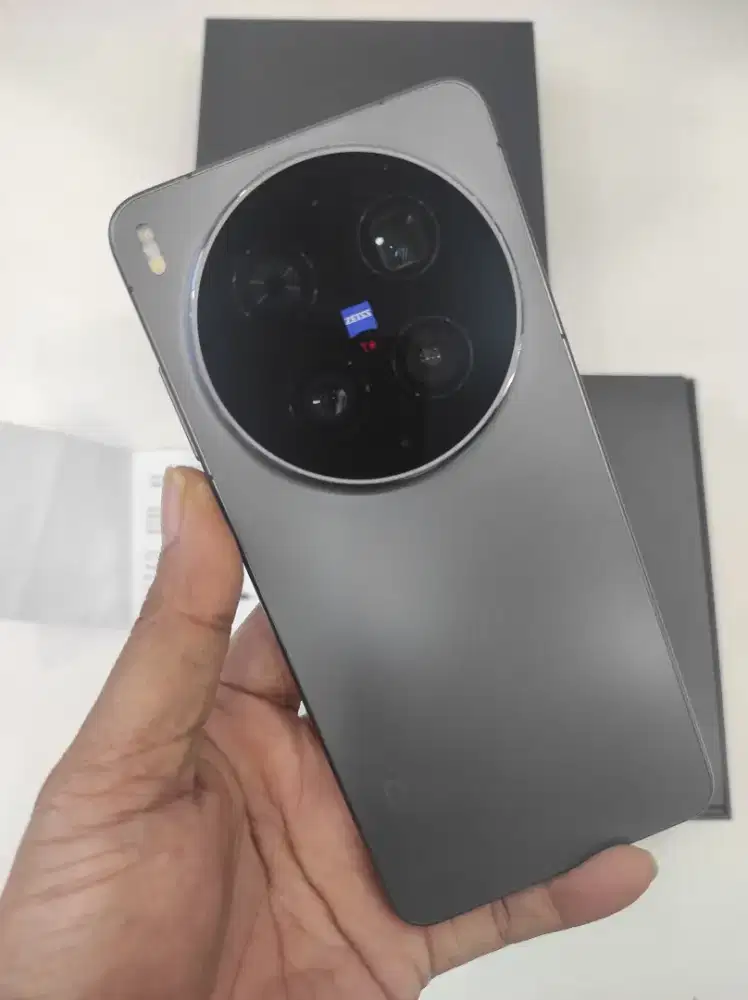 Vivo X300 Ultra 
Garansi Resmi
Ram 16/512
Mulus 99%
Fulset original