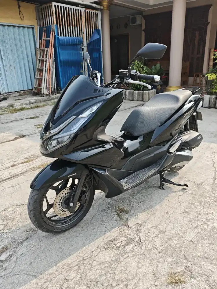 HONDA PCX 2022 HITAM