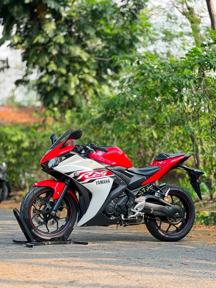 YAMAHA YZF R25 OLD 2015 MERAH KM 16K PAJAK PANJANG SIAP TOURING