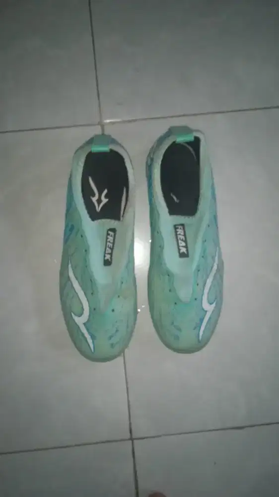 Freak sepatu sambung
