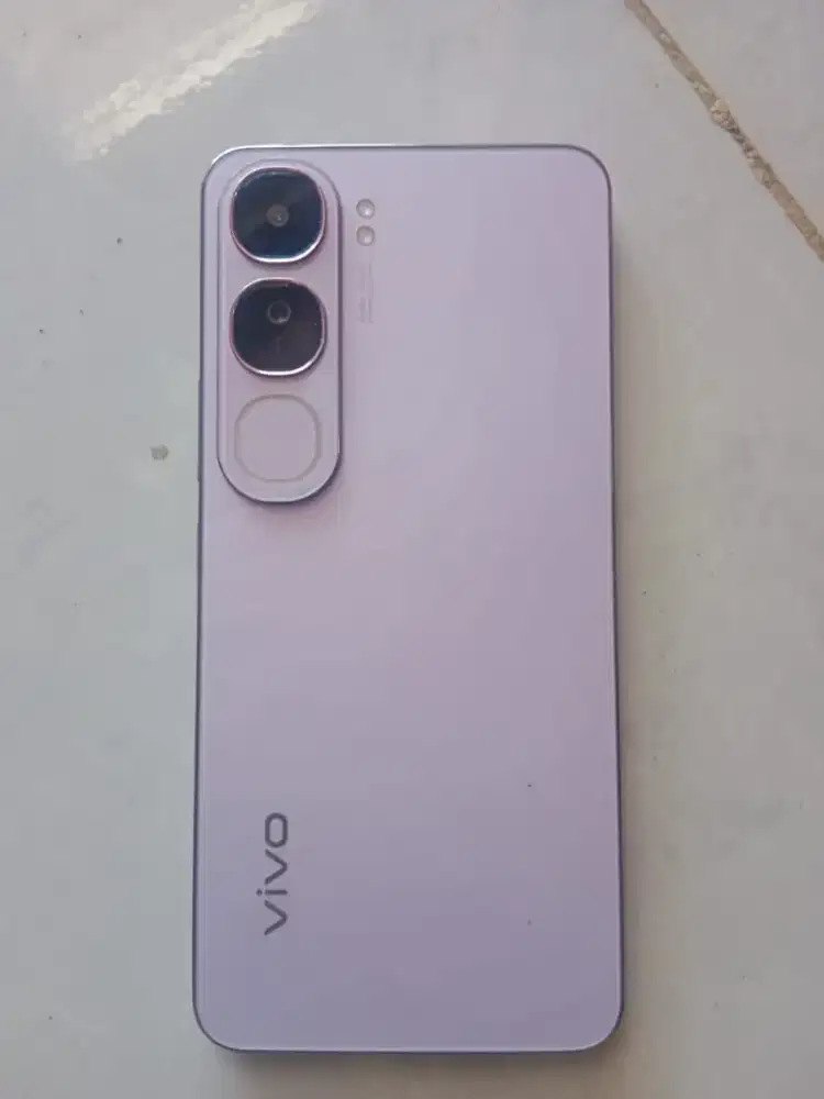Di jual hp bekas seperti baru vivi v40 lite 4G 8/256