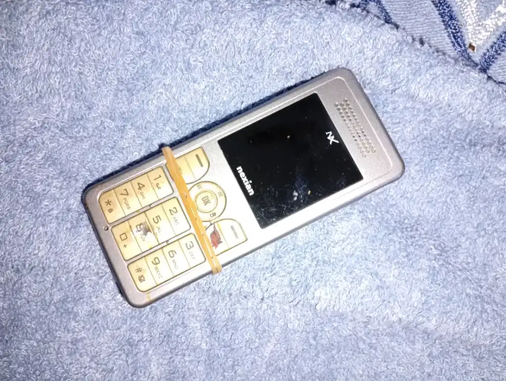 Hp merek Nexian tipe nx 980