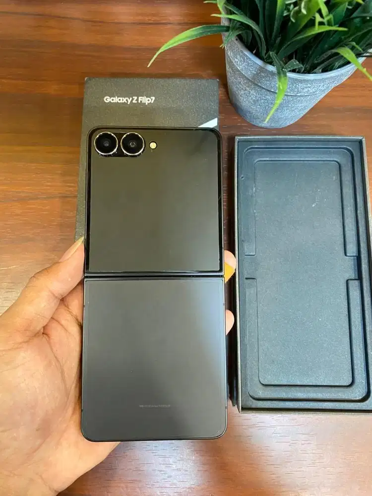 Samsung Galaxy Z Flip7 12/256GB Black Inter Beacukai