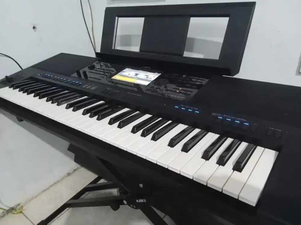 KEYBOARD YAMAHA PSR SX 900 (LIKE NEW)