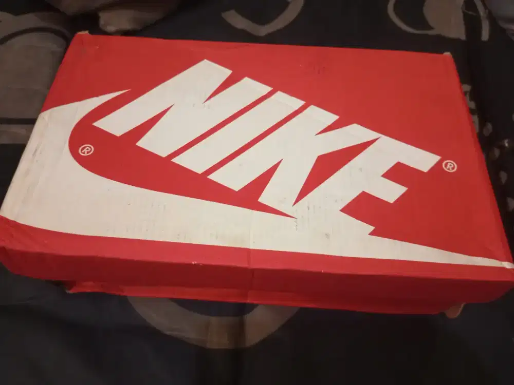 Sepatu jogging Nike
