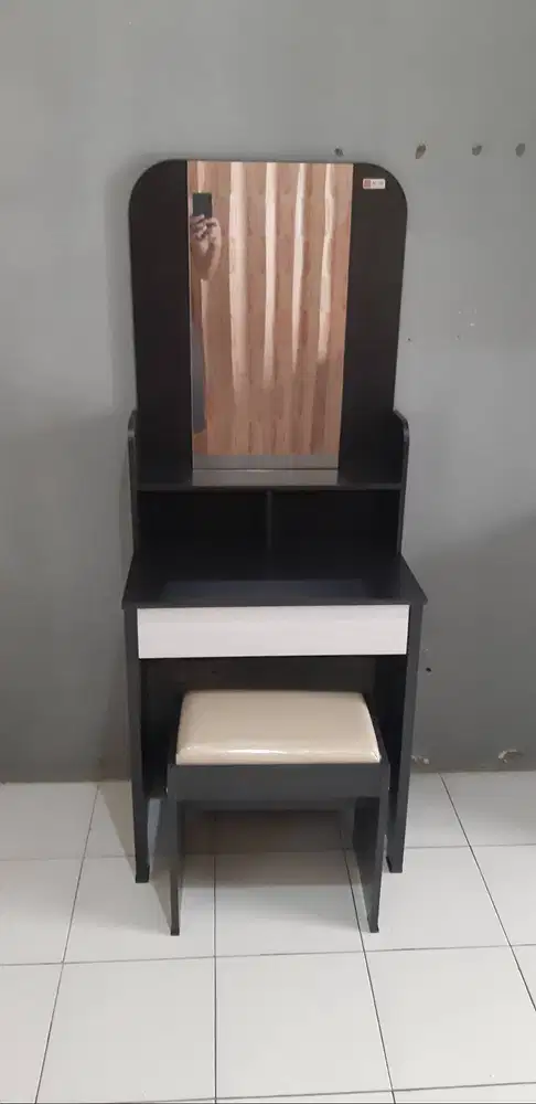 READY MEJA RIAS MINIMALIS MERK ACTIV SALE