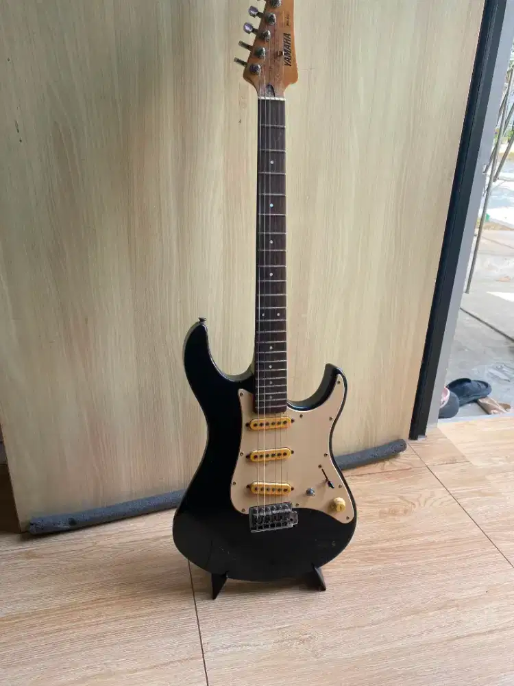 Gitar Elektrik, Gitar Electric Yamaha EG303 Second / Bekas