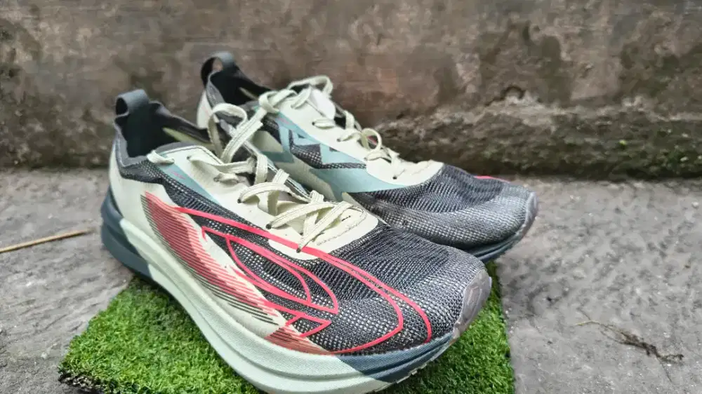 Sepatu Running Lari 910 Haze Strike X