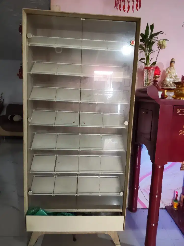 Rak sepatu dengn laci