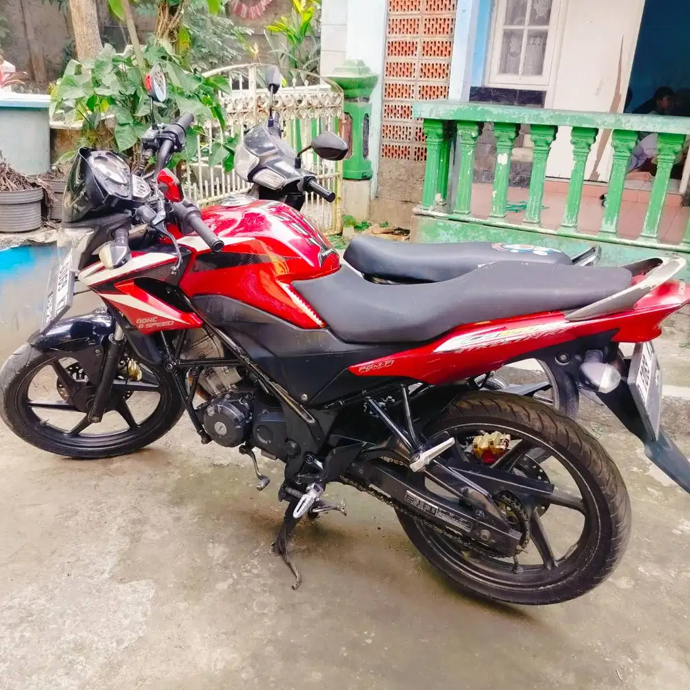 Honda CB150R PGM-FI