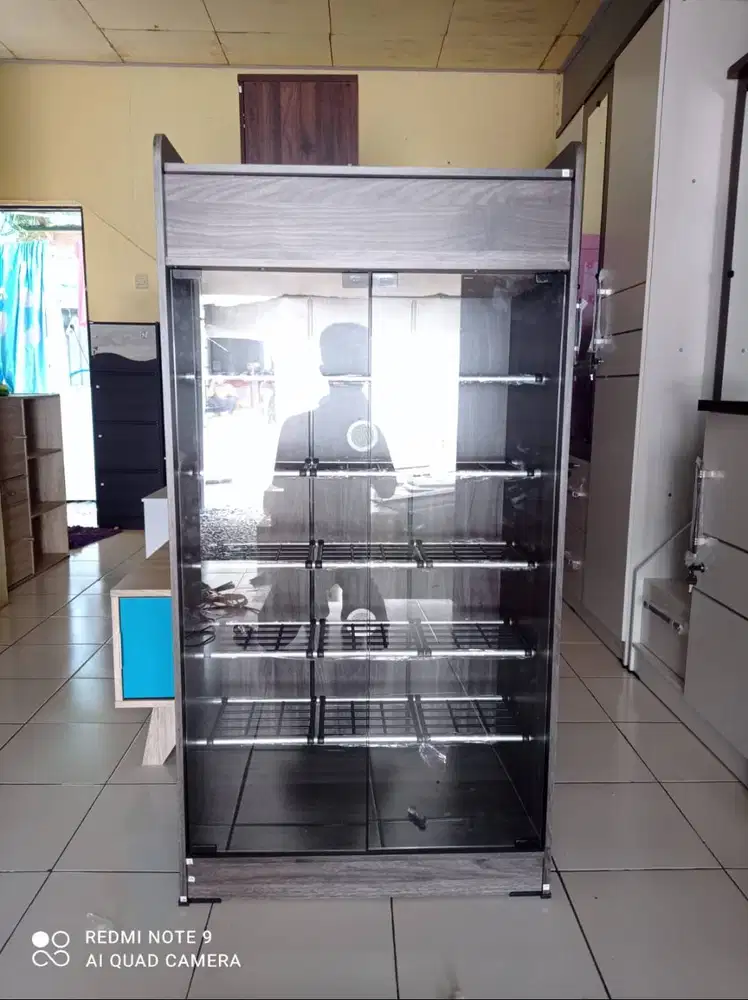 SALE ! LEMARI SEPATU PINTU KACA MERK ACTIV SALE