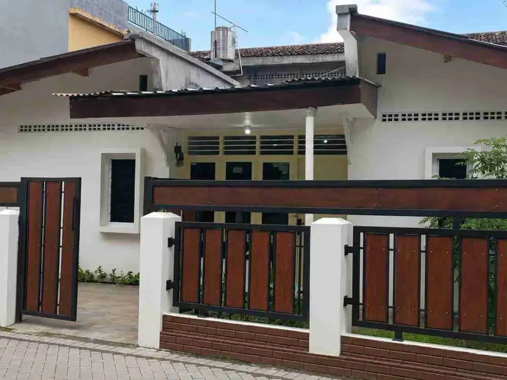 DIJUAL RUMAH 2 LANTAI SANGAT STRATEGIS DEKAT UGM DI POGUNG REJO MLATI SLEMAN