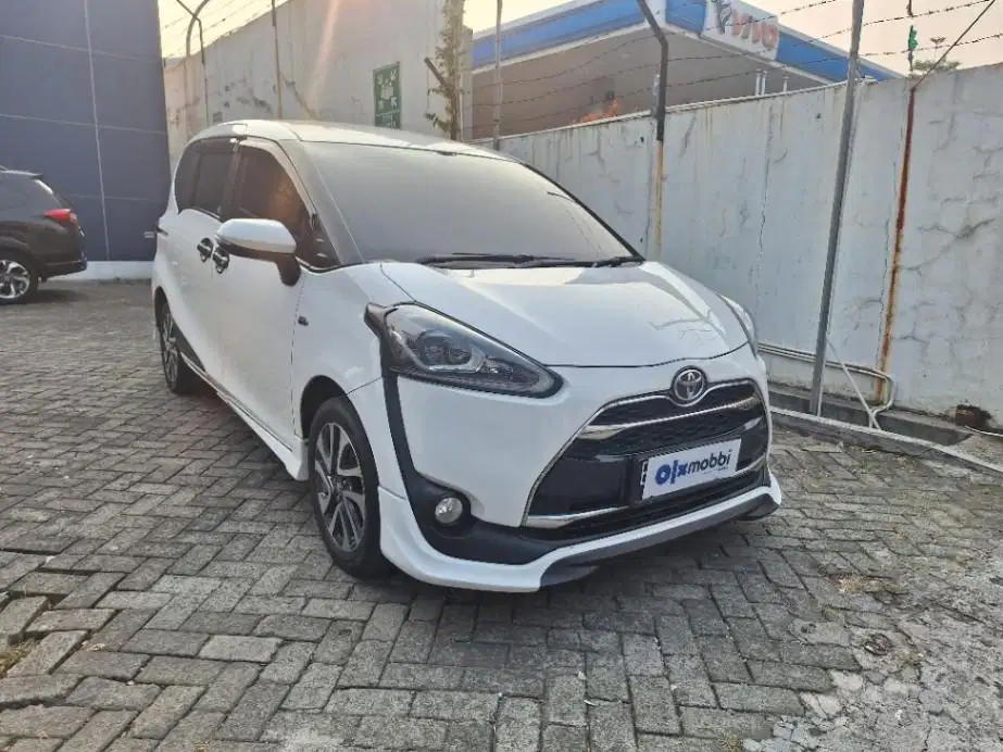 LOW DP Toyota Sienta 1.5 Q Bensin-AT 2017 UIZ