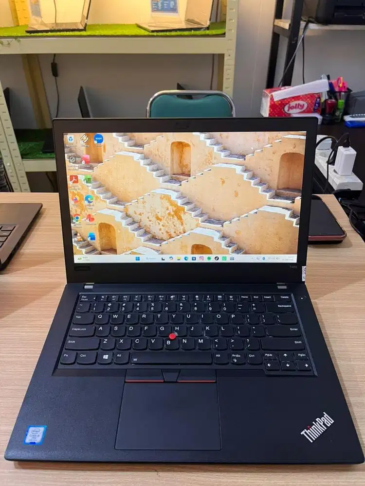 Laptop Lenovo T480 i5 gen 8 Ram 16B SSD 256GB Dual vga mx150