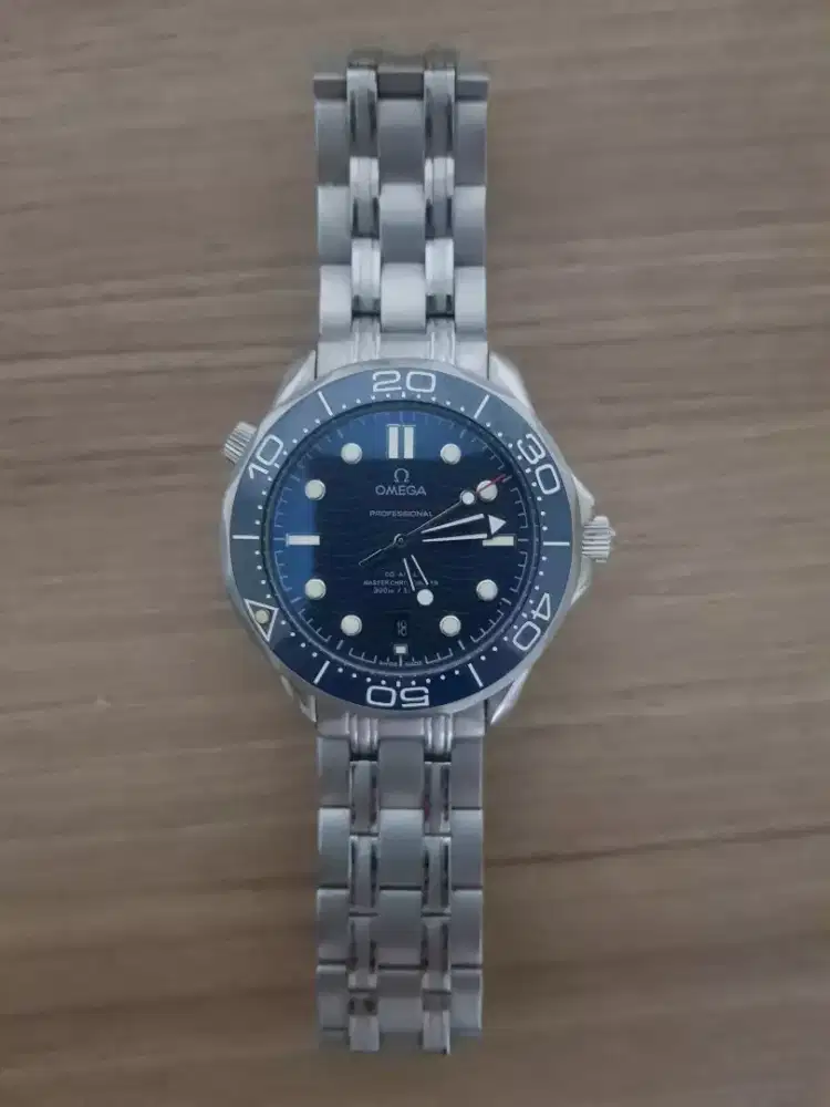 Jam tangan omega seamaster