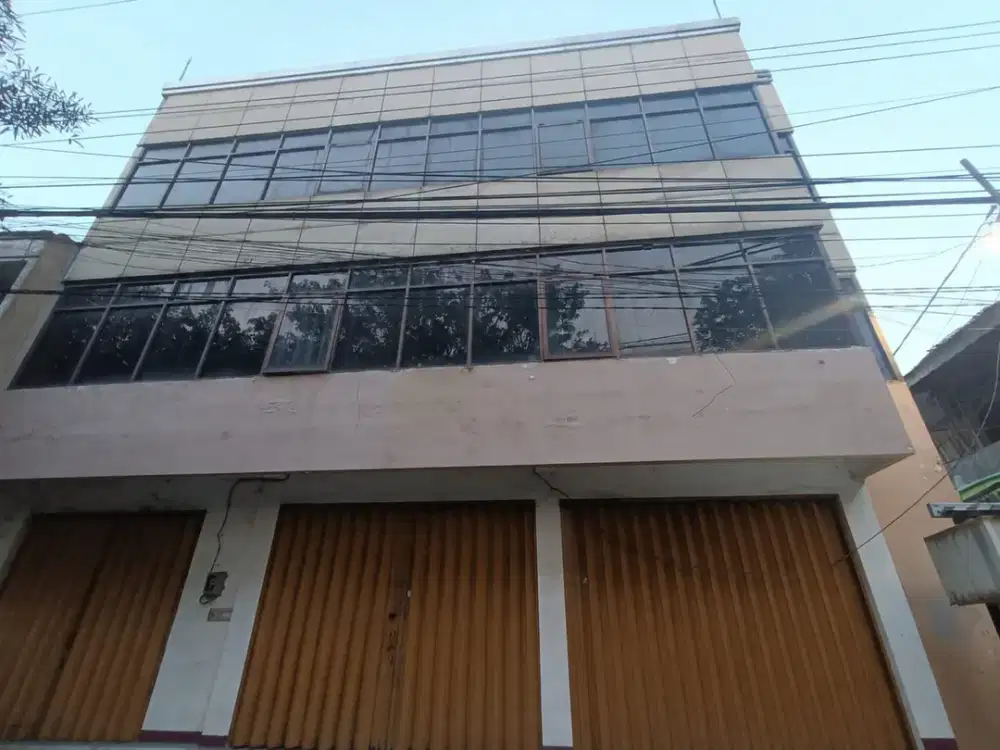 Ruko 3 Lantai Bagus Kosongan SHM di Raya Manyar Lokasi Strategis