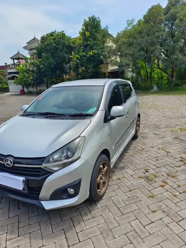 Di jual Daihatsu ayla 2014 upgreed model baru low km barang simpanan