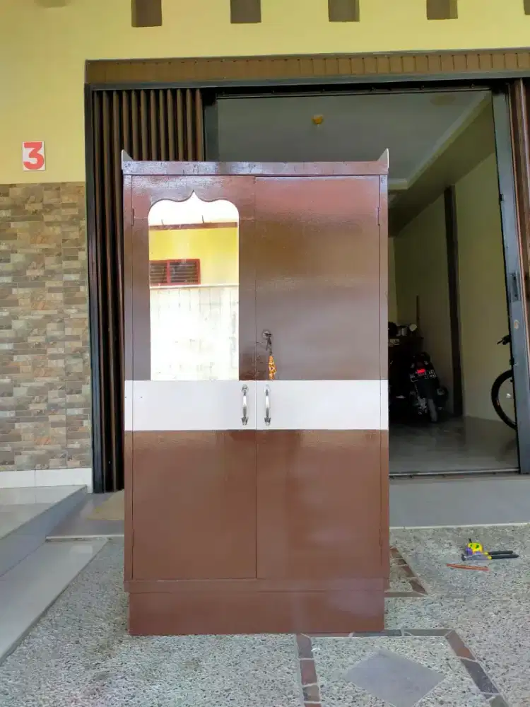 DIJUAL LEMARI KAYU MASIH BAGUS