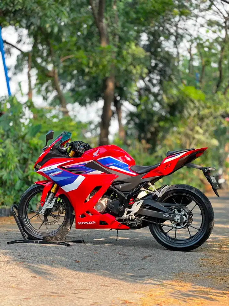 HONDA NEW CBR150R TRICOLOR MERAH 2022 KM RENDAH PAJAK PANJANG LIKE NEW