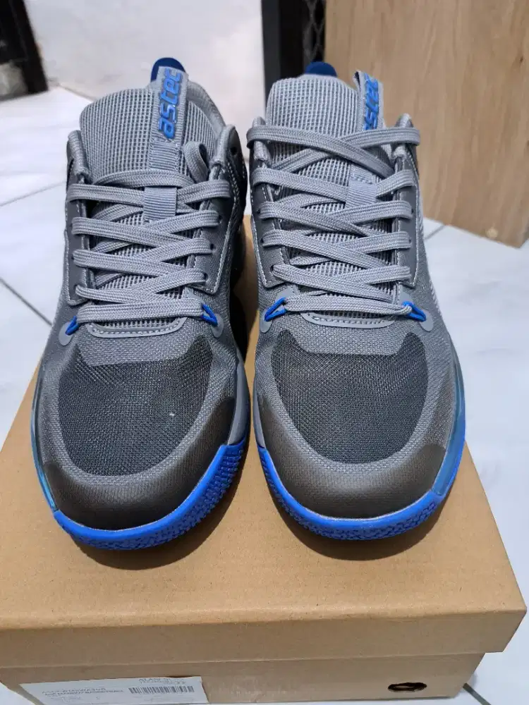 Sepatu basket astec
