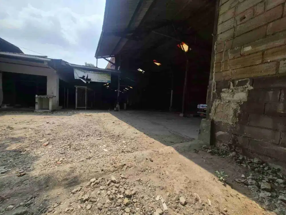 Disewakan Gudang Dan Lahan Dengan Lokasi Strategis Di Duren Sawit. Jakarta Timur