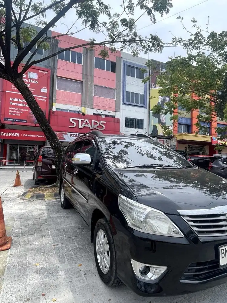 Kijang Innova bensin 2012