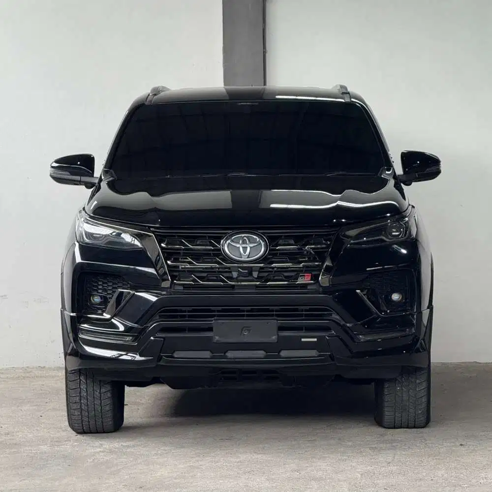 Odo20rban Toyota Fortuner VRZ 2.8 GR Matic 2024 hitam