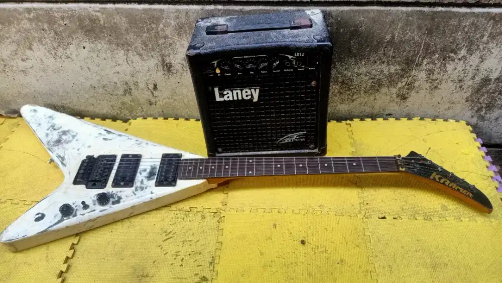 Gitar listrik Kramer flying V dan ampli gitar Laney