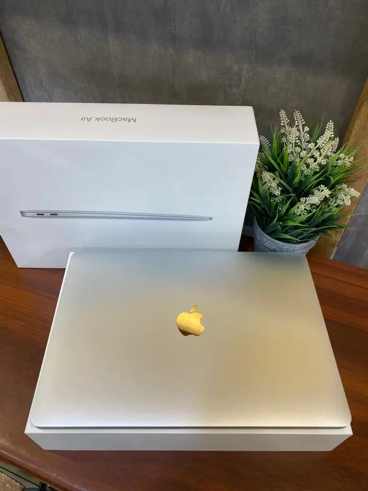 MacBook Air 2019 13-Inch 8/128GB Silver iBox