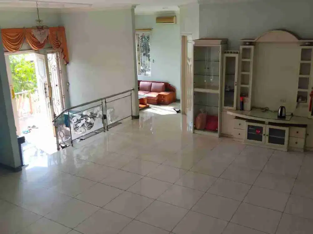 Dijual Rumah besar ditaman surya jakarta barat