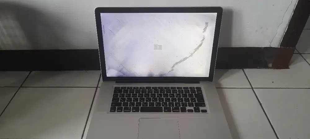 Macbook core i5 minus