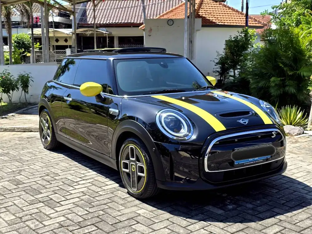 Mini Cooper S EV Electric Sunroof 2023 Black On Black