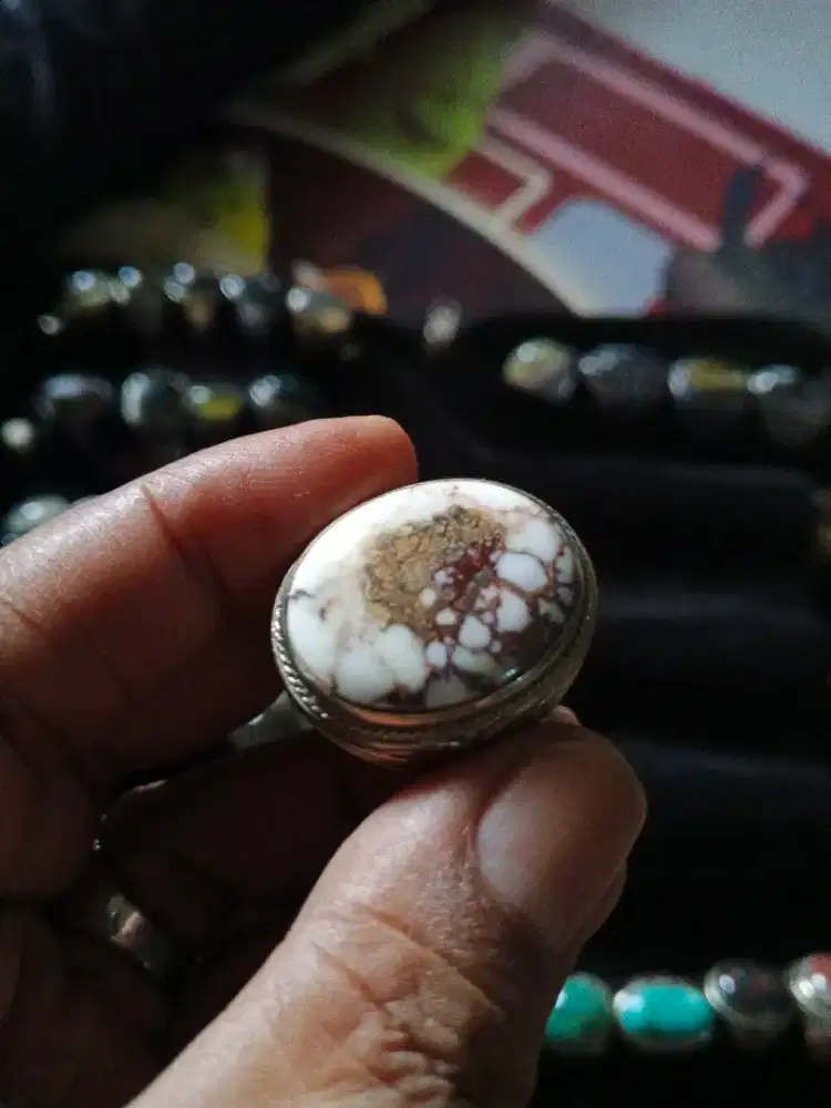 Pirus putih dim 25X19X7 ring alpaka size 8,5