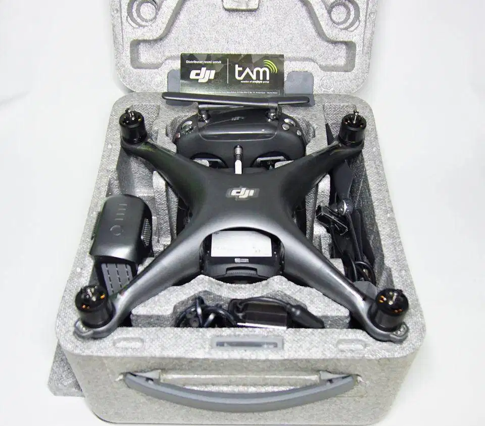 DJI Phantom 4 Pro Plus Obsidian Edition Remote Plus Screen Ready HDMI