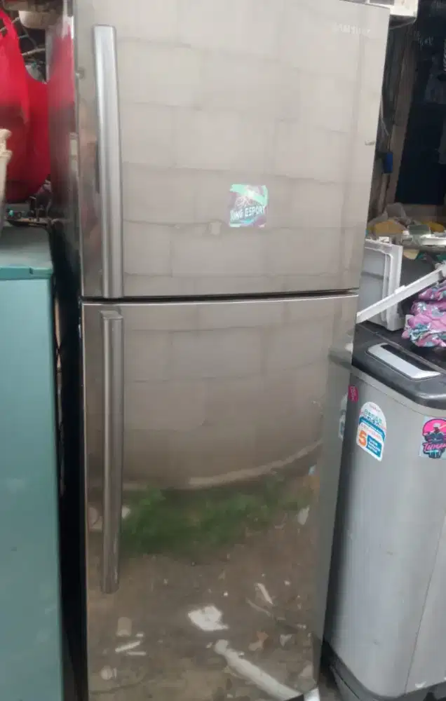 Kulkas 2pintu merek Samsung