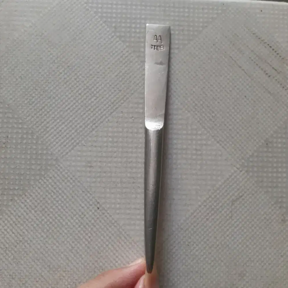 pinset presisi tipe AA (AA steel tweezers).