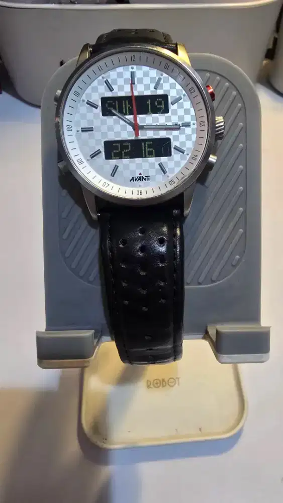 Jam Lambretta Avanti. Kondisi ori dan berfungsi.