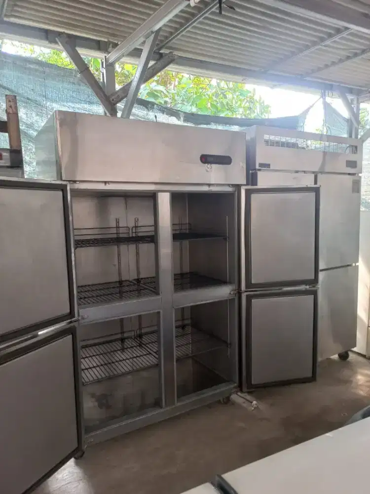 Upright chiller 4 pintu normal siap pakai
