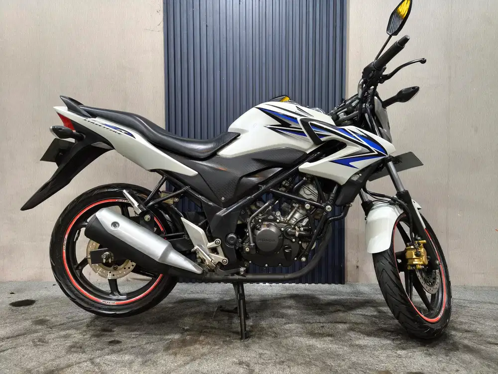 CB 150R 2014 istimewa mulus terawat siap pakai...