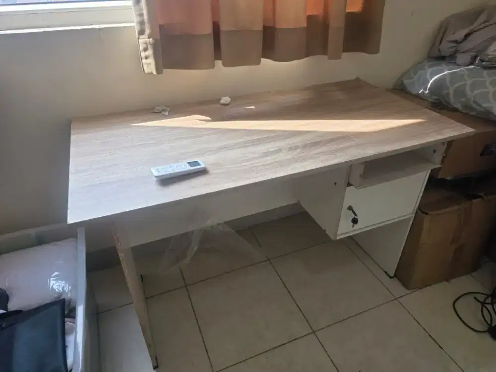 Meja kantor meja kerja