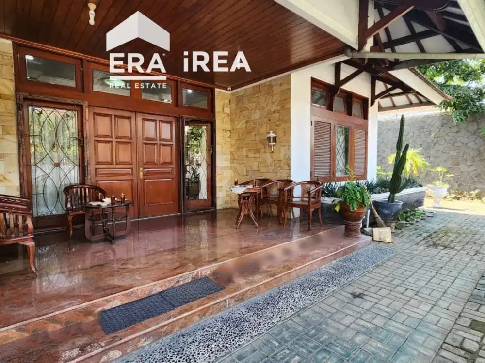 RUMAH DIJUAL TENGAH KOTA SOLO DEKAT MALL SOLO PARAGON DAN RS KASIH IBU