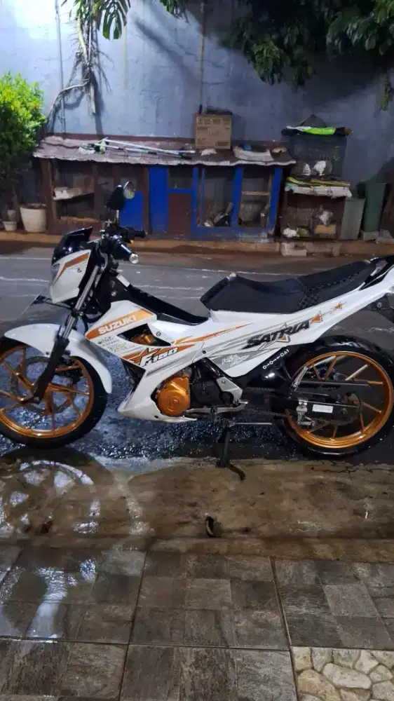 Di Jual Motor Satria FU 150 spesial edition tahun 2015